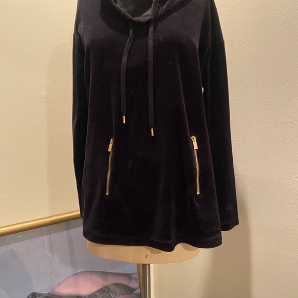 VINCE CAMUTO.  HOODIR  Large. So comfy. Great hardware 🎩 - Picture 3 of 11